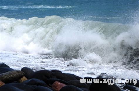 夢見大海浪|夢見大海